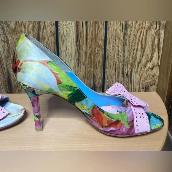 Woman BEVERLY FELDMAN pink Green Floral Peep Toe Bow Pump Heels Shoe Sz 8 - Picture 8 of 11